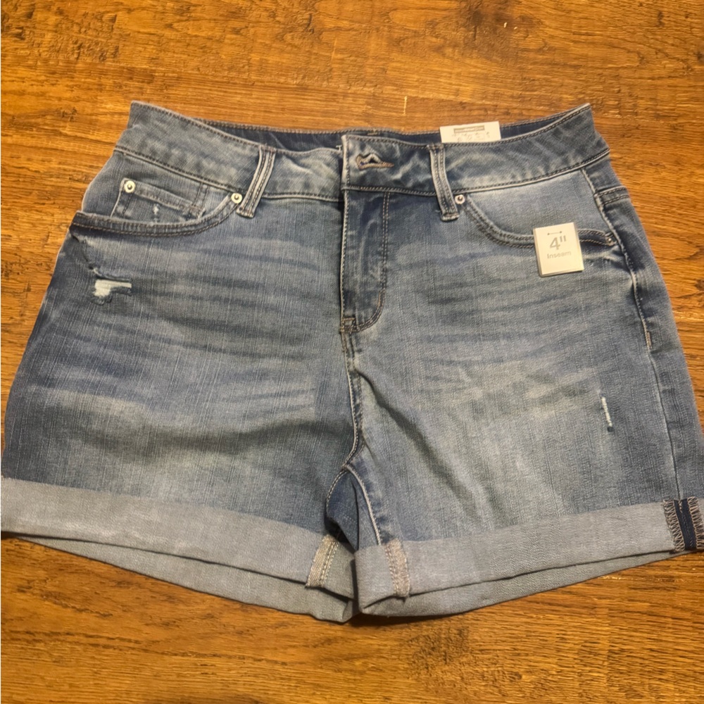 Women’s shorts 4 NEW